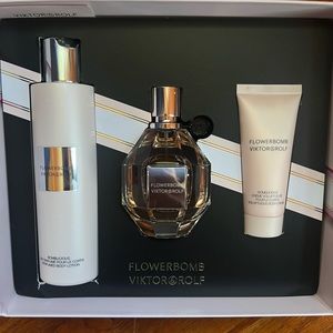 VIKTOR & ROLF FLOWERBOMB PERFUME AND
MOISTURIZER GIFT SET
